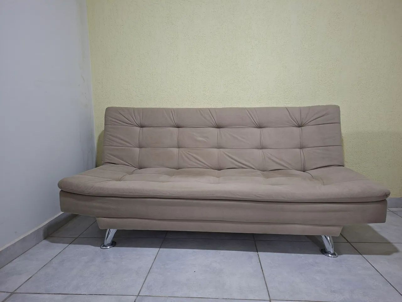 Sofa- cama 3 lugares, bege, excelente estado