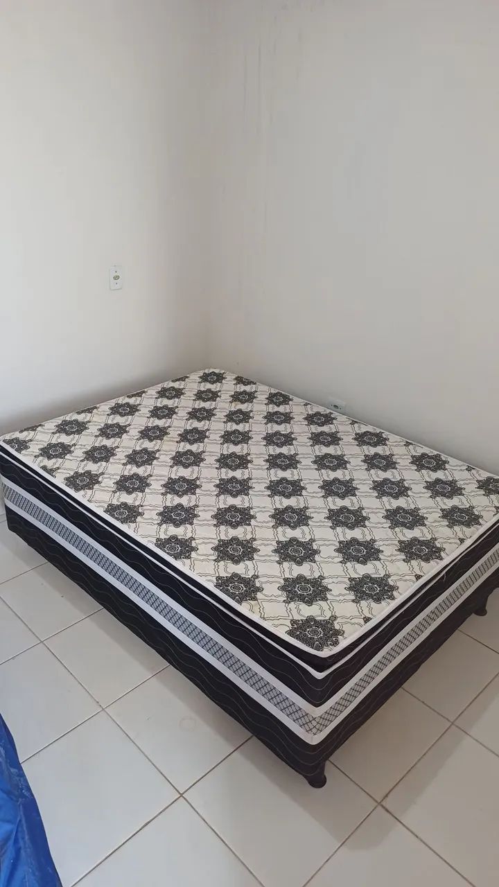 Cama de casal quase nova