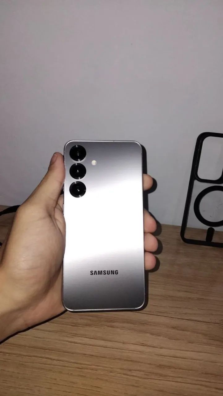 Celular semi novo