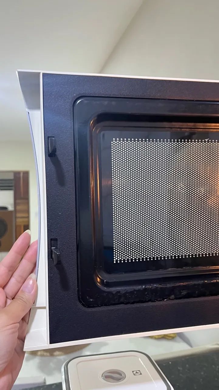 Micro ondas Eletrolux 18L - Foto 4