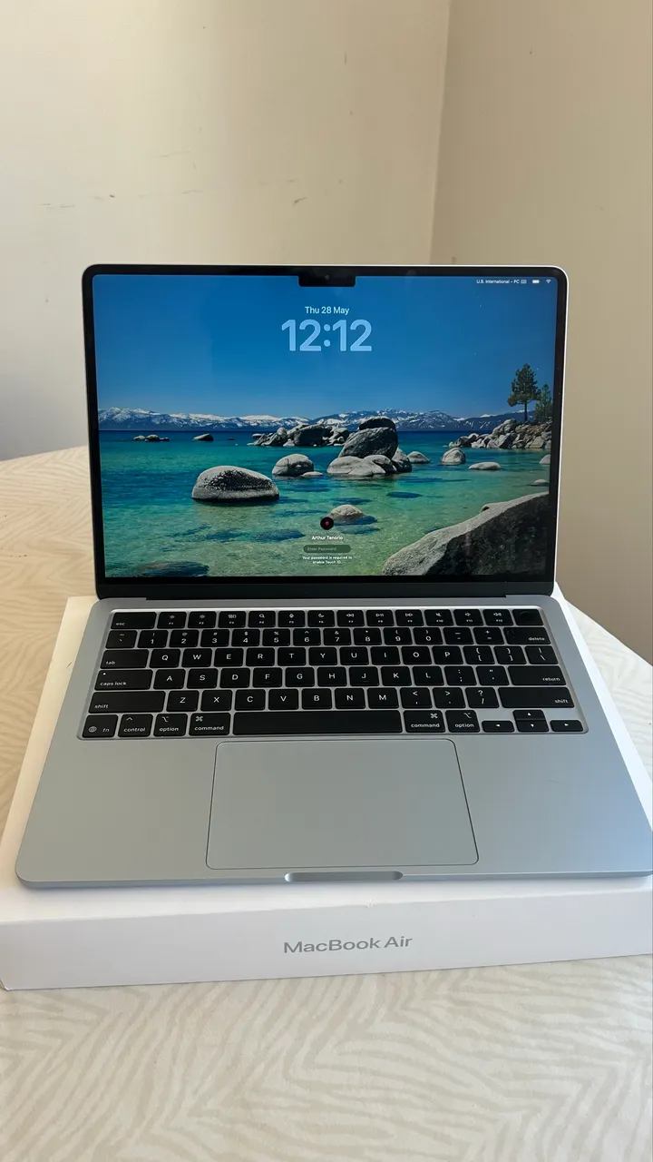 MACBOOK AIR - M4 CHIP - 16GB MEMORY - 512GB STORAGE - 13