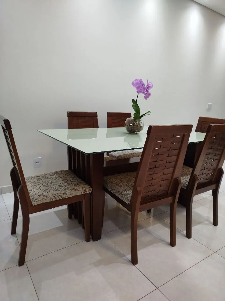 Mesa de jantar 6 cadeiras e tampo de vidro. - Foto 3