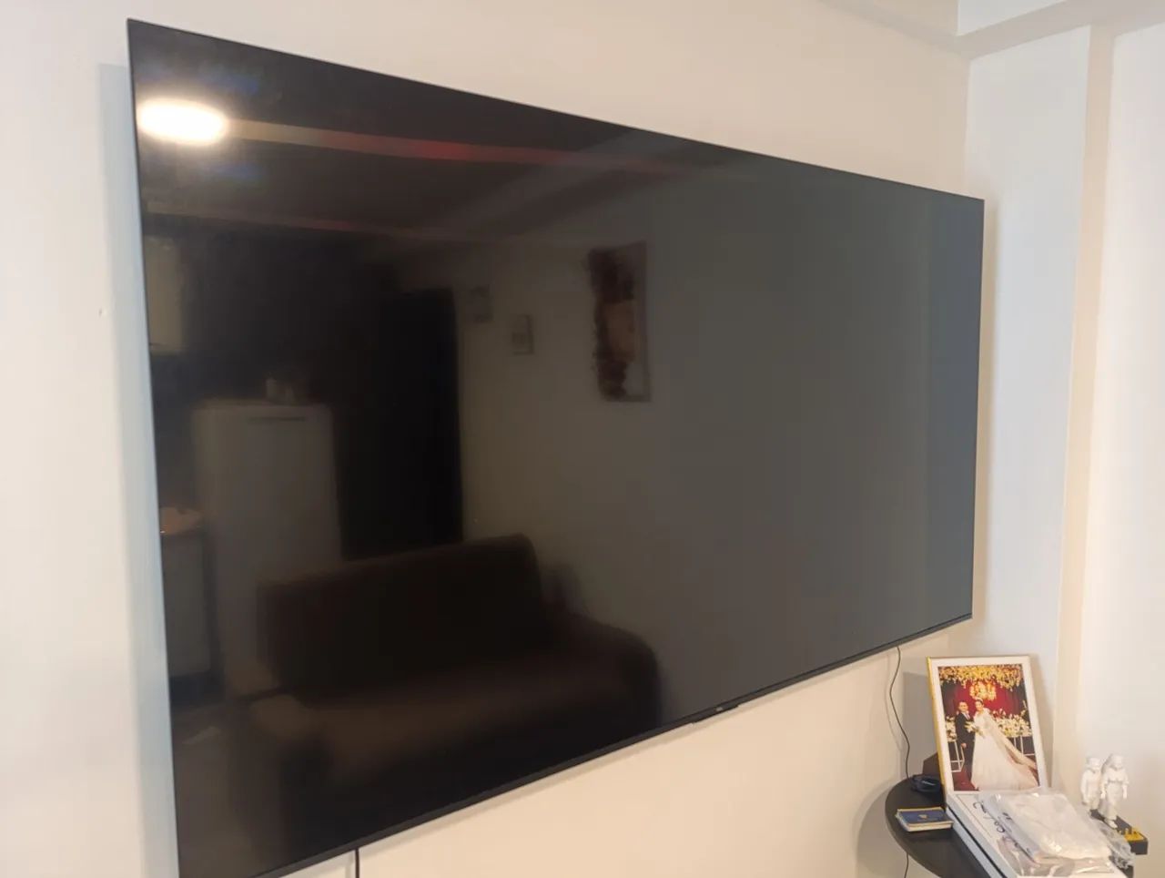 Vendo Televisão TCL 75 POLEGADAS,  por $3500 reais. Tel.99136- 5255.