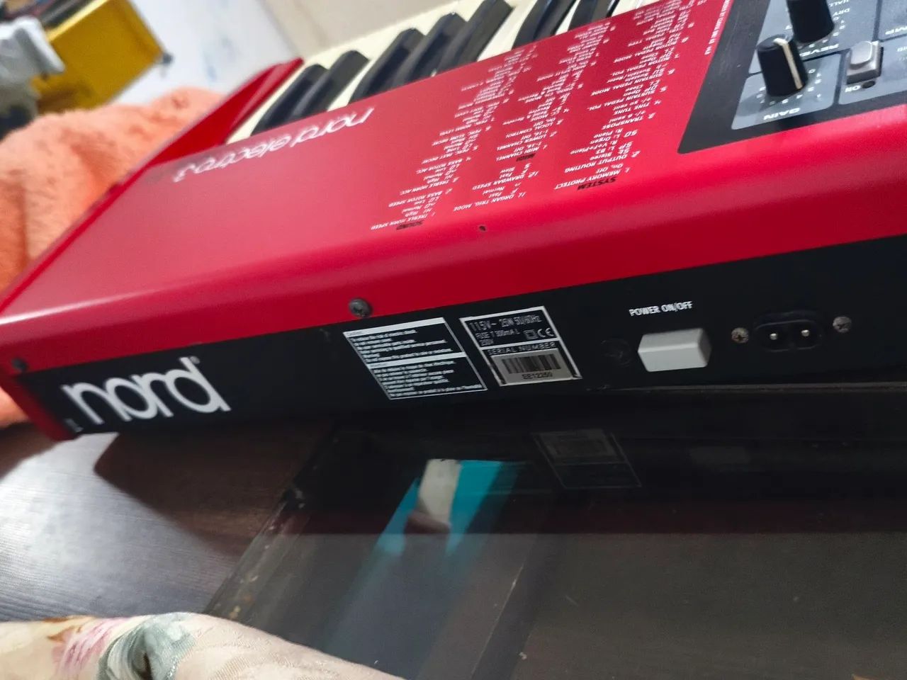Teclado Nord Eletro 3 73 com capa - Foto 4