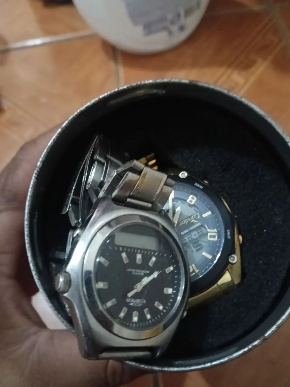 VENDO 2 RELÓGIOS MASCULINOS - COSMOS E LONDON - Foto 2