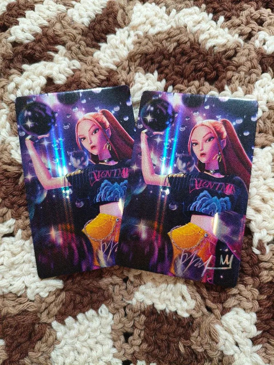 Photocard - Guerreiras do Kpop e Saja Boys em parceria com o MC. - Foto 2
