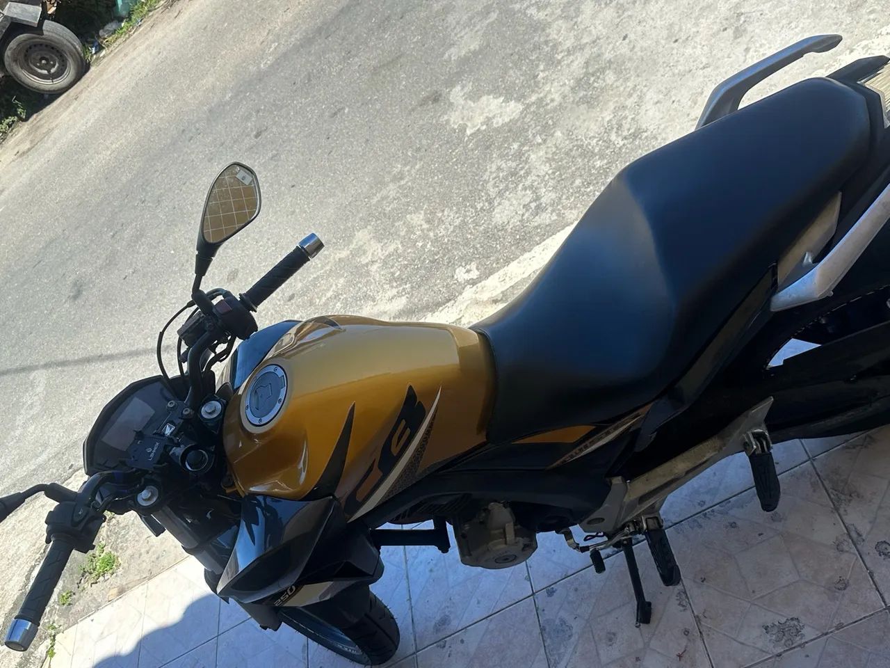 Cb Twistter 250 dourada - Foto 3