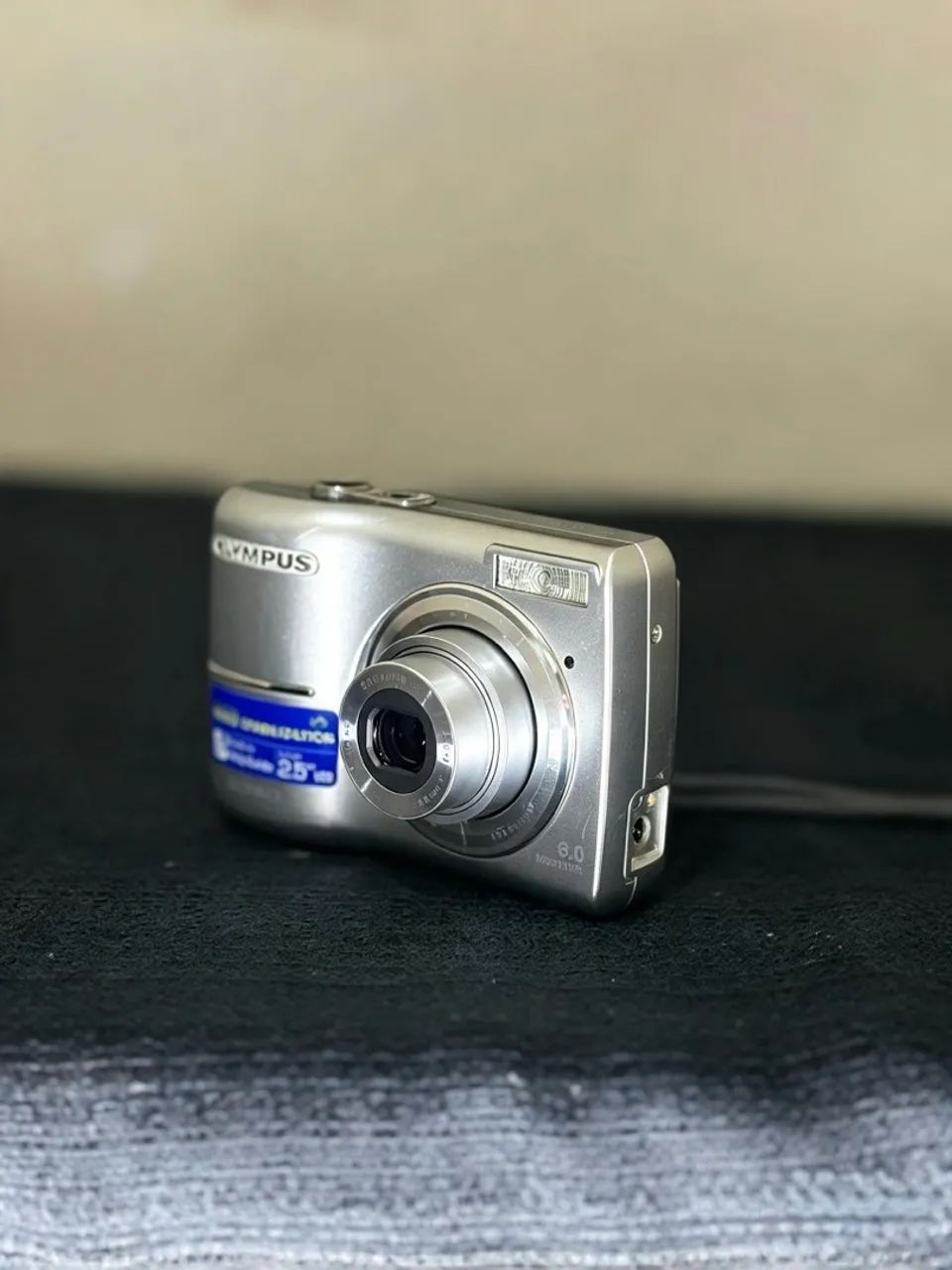 Câmera Olympus prata 