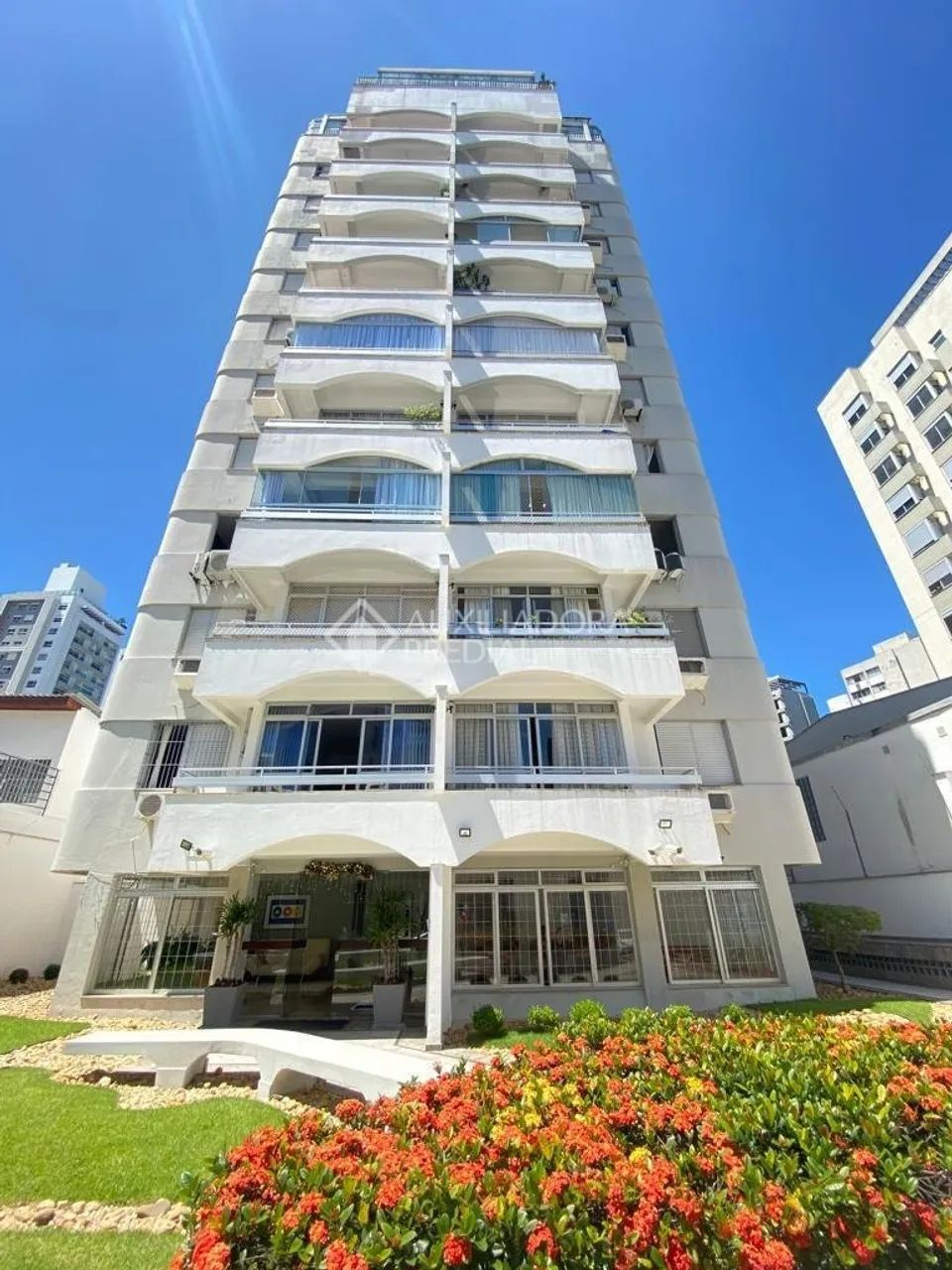 Cobertura Duplex com 06 dorm. (3suítes) localizado no Centro de Florianópolis.