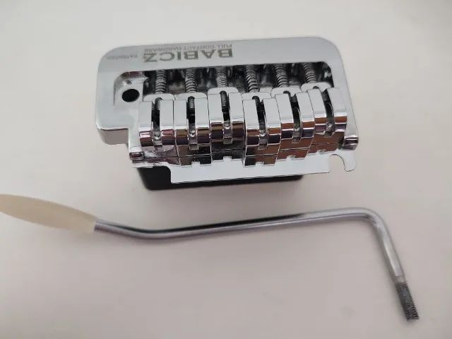 Ponte Guitarra Babicz Full Contact Stratocaster FCH-2 Pivôs (sem pivôs e molas)