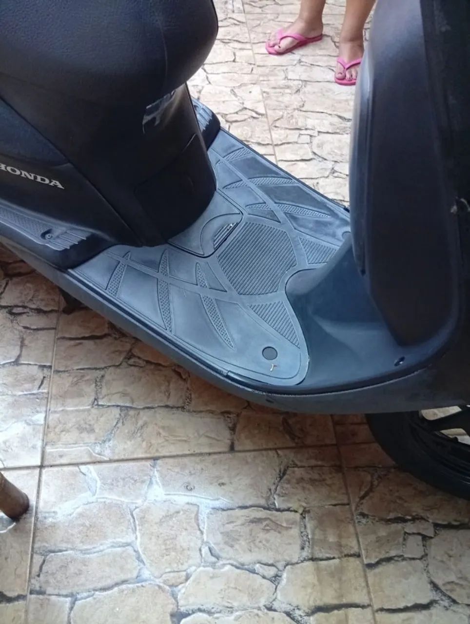 Vendo moto lead bem conservada ano 2012 pneus novos documentação em dia kl 46631 - Foto 4