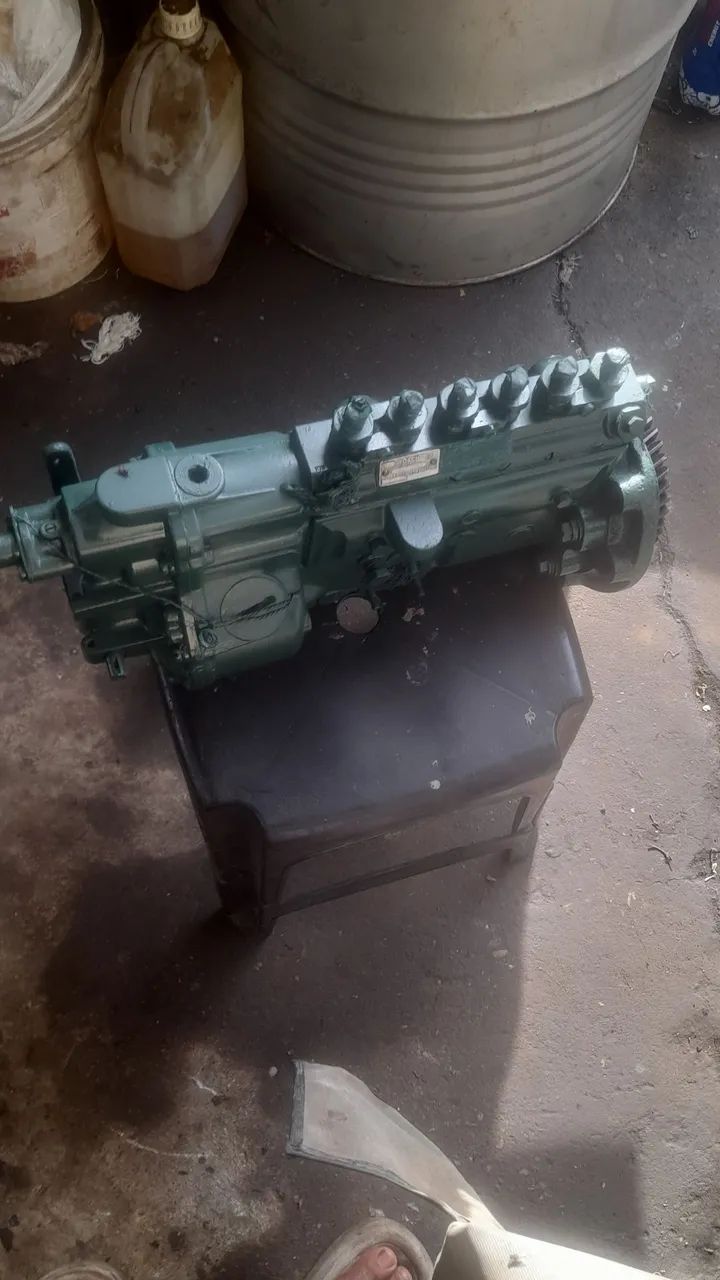  Vendo  bomba  injetora