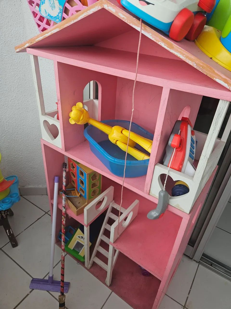 Casa de bonecas mais brinquedos diversos, precinho!! - Foto 2