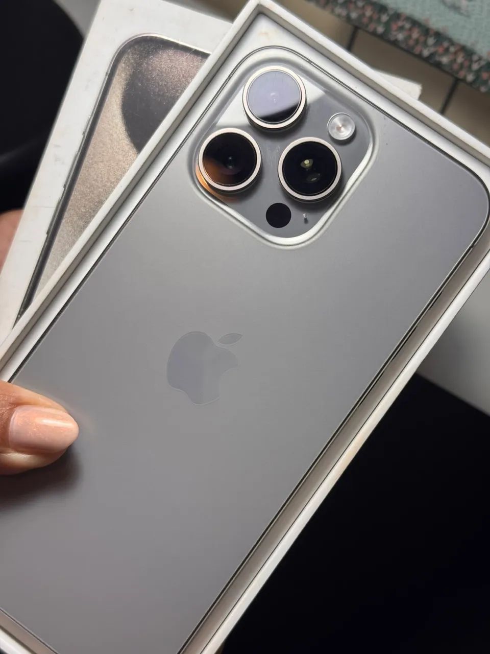 iPhone 15 Pro Max impecável - Celulares e Smartphones