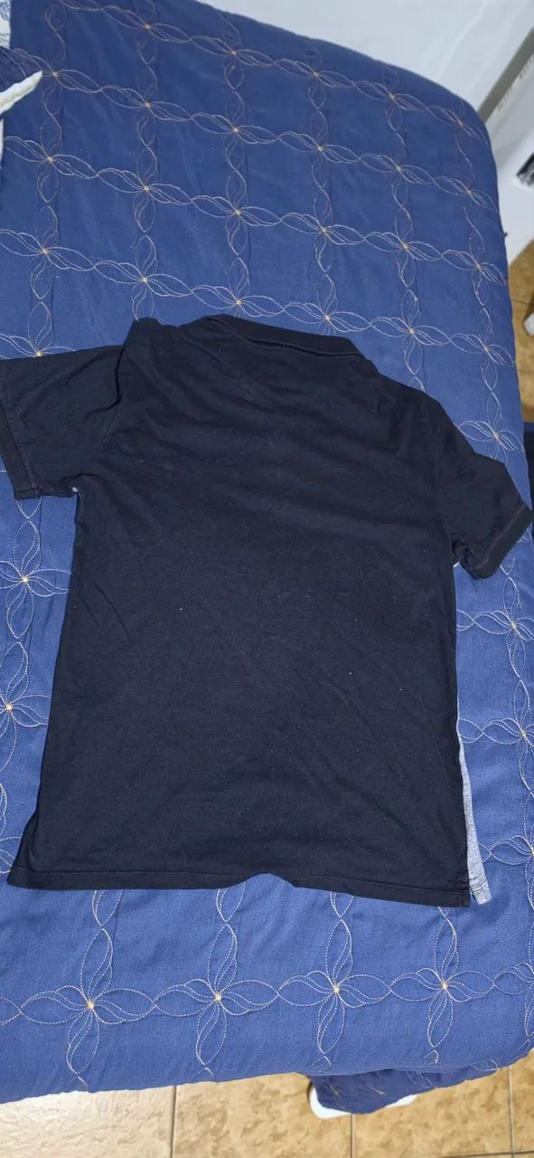 Vendo camisa polo Calvin Klein preta e cinza