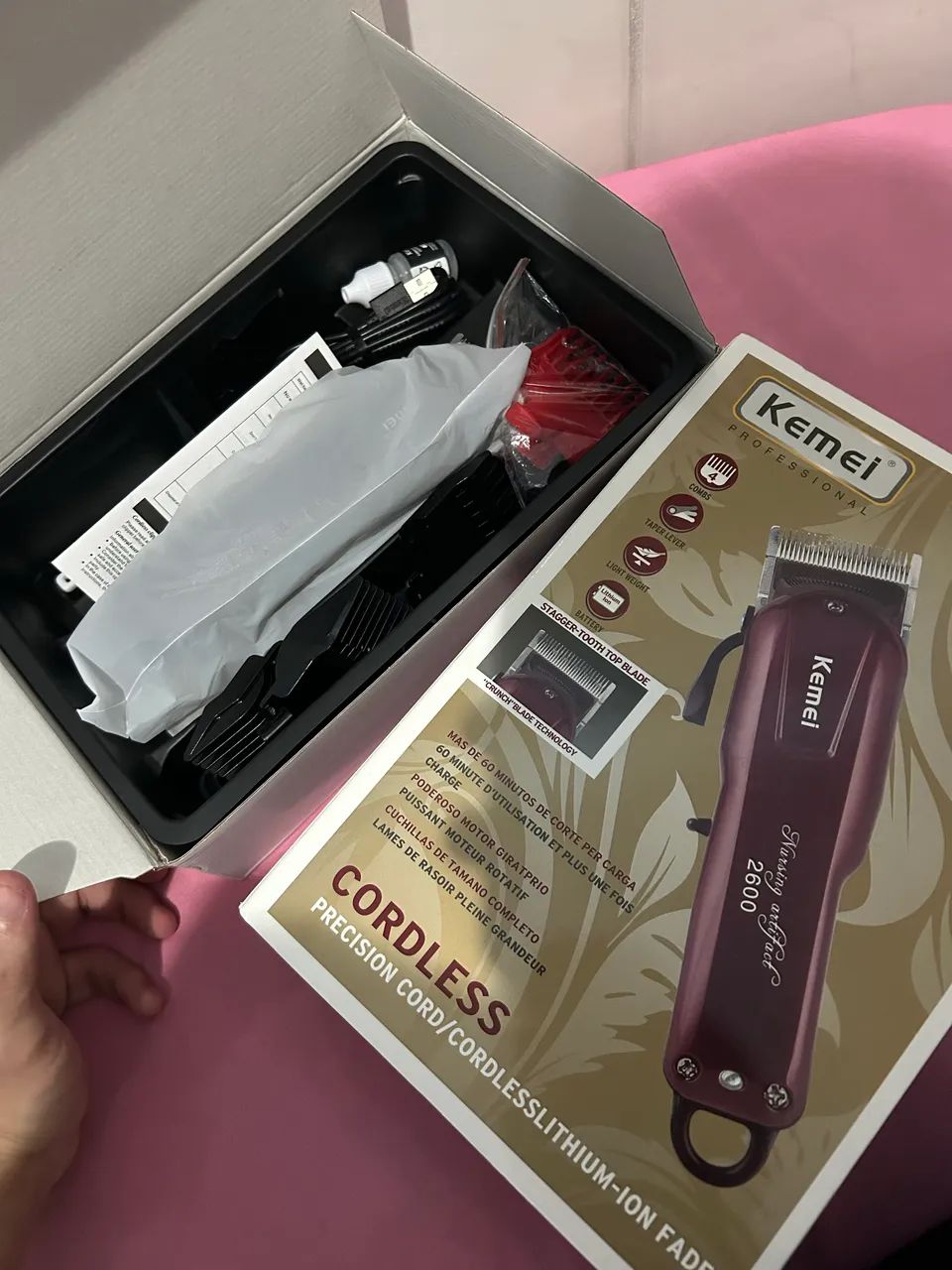 Maquina de cortar cabelo kemei2600