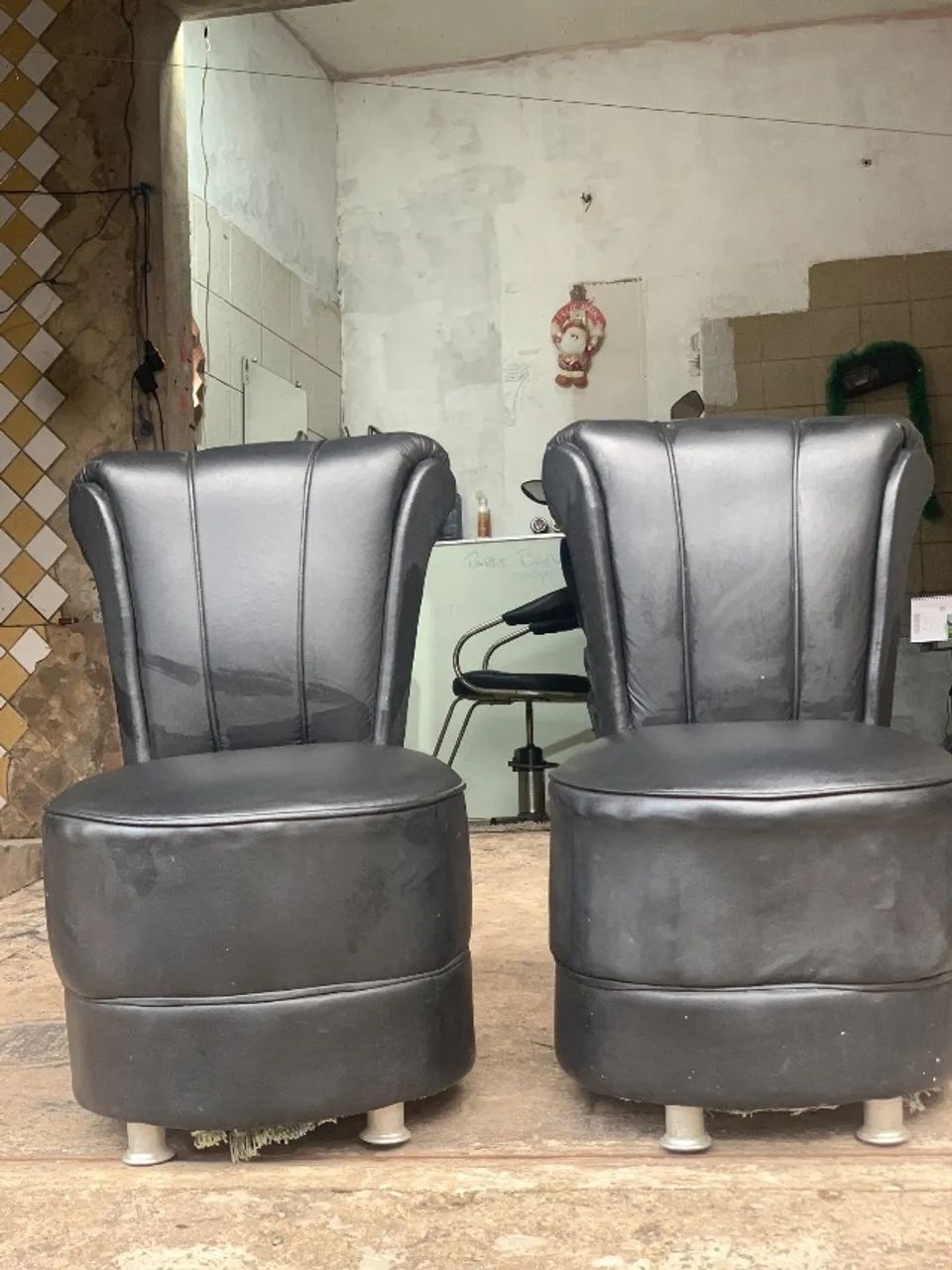 Poltronas em ótimo estado lindas em couro  - Foto 3