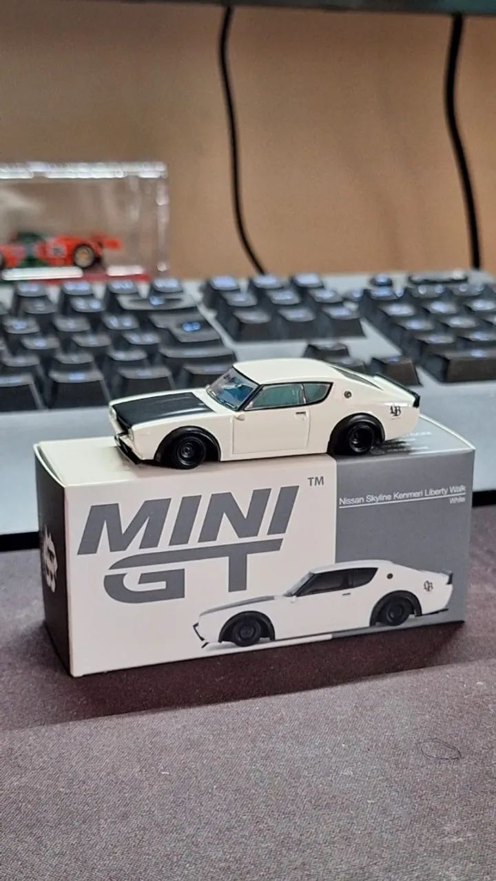 Mini GT Nissan Skyline Liberty Walk