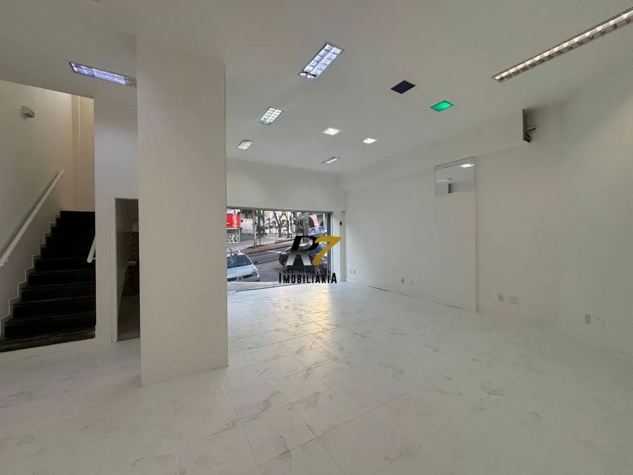 LOJA AMPLA COM EXCELENTE LOCALIZAÇÃO NO BURITIS