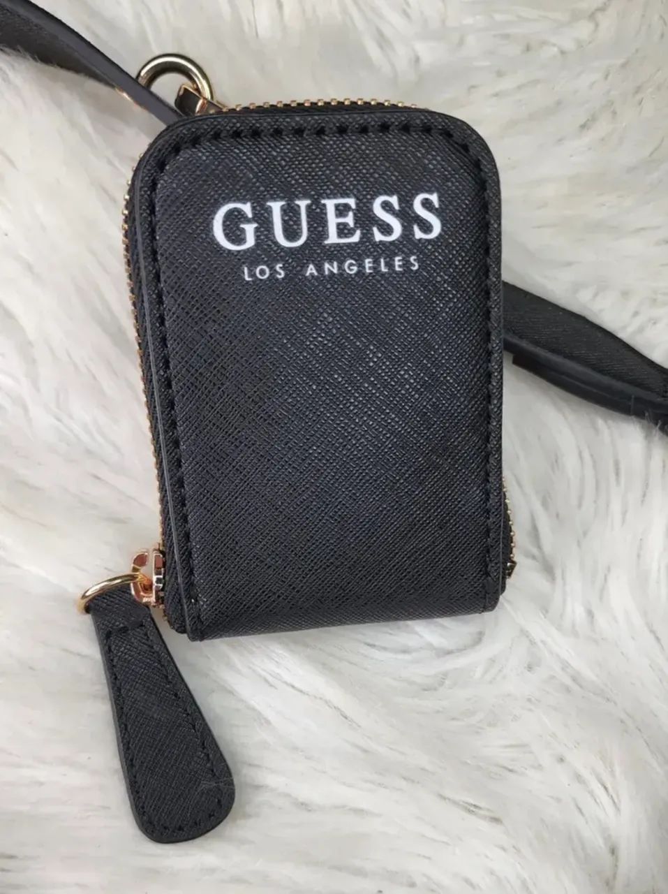 bolsa de ombro Guess com em cinza e preto,pequeno porta-moedas acoplado - Foto 2