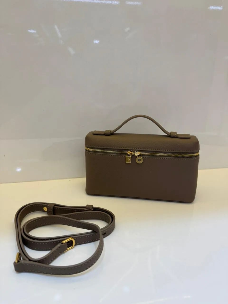 Bolsa de mão loro piana em couro legítimo 