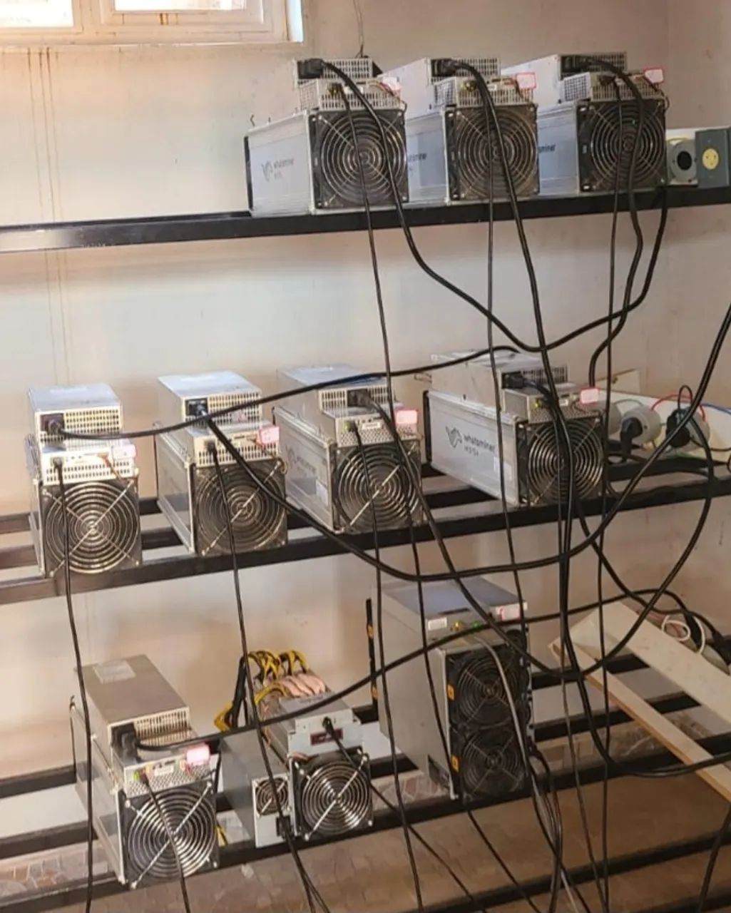 Lote de 7 mineradoras de Bitcoin Whatsminer Mineradora Bitmain Antminer S19  - Peças de Hardware - Jardim Europa, Goiânia 1470790730 | OLX