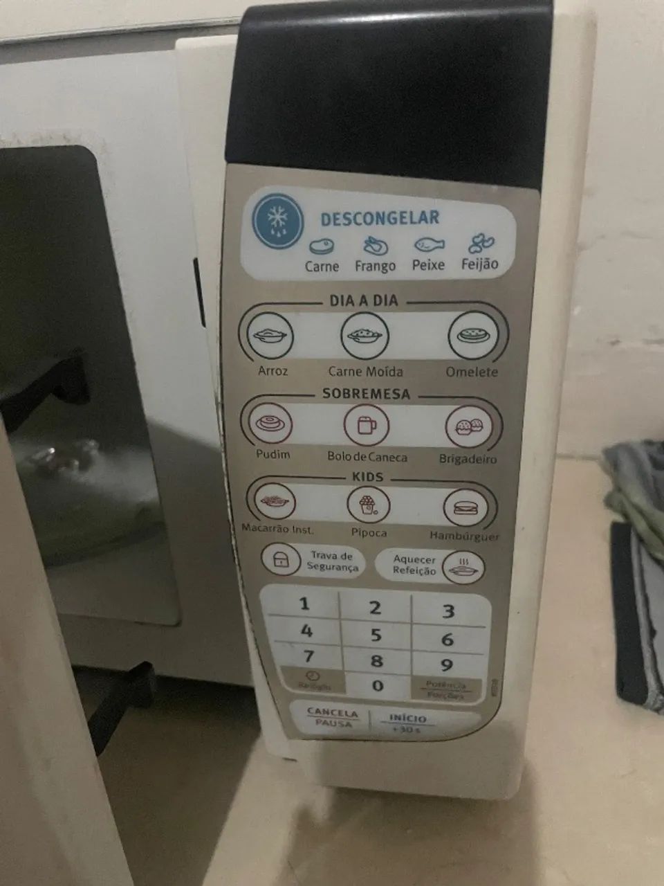 Vende-se microondas com defeito de uso 