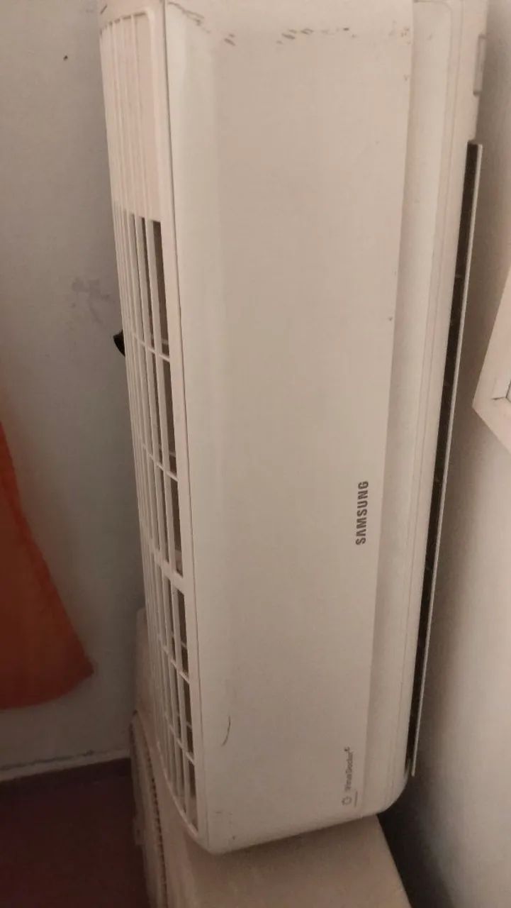 Vendo ar condicionado Samsung 12000 BTUs , 220 volts 