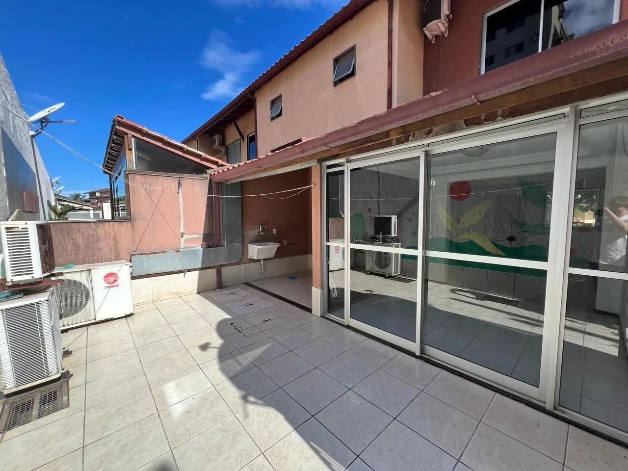 Casa em Condomínio Fechado com Piscina - Foto 2