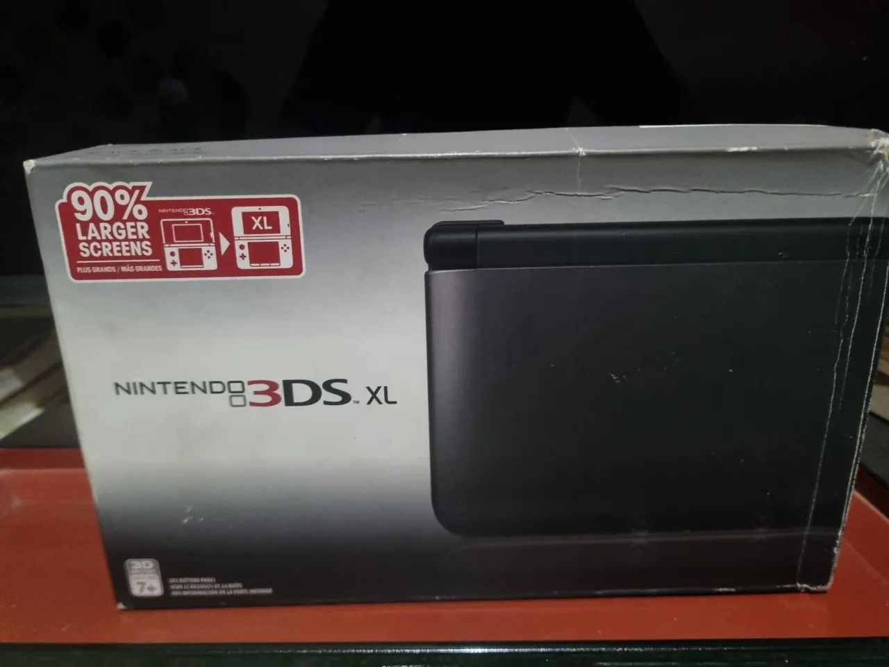 3ds completo com caixa e pronto para baixar qualquer jogo.