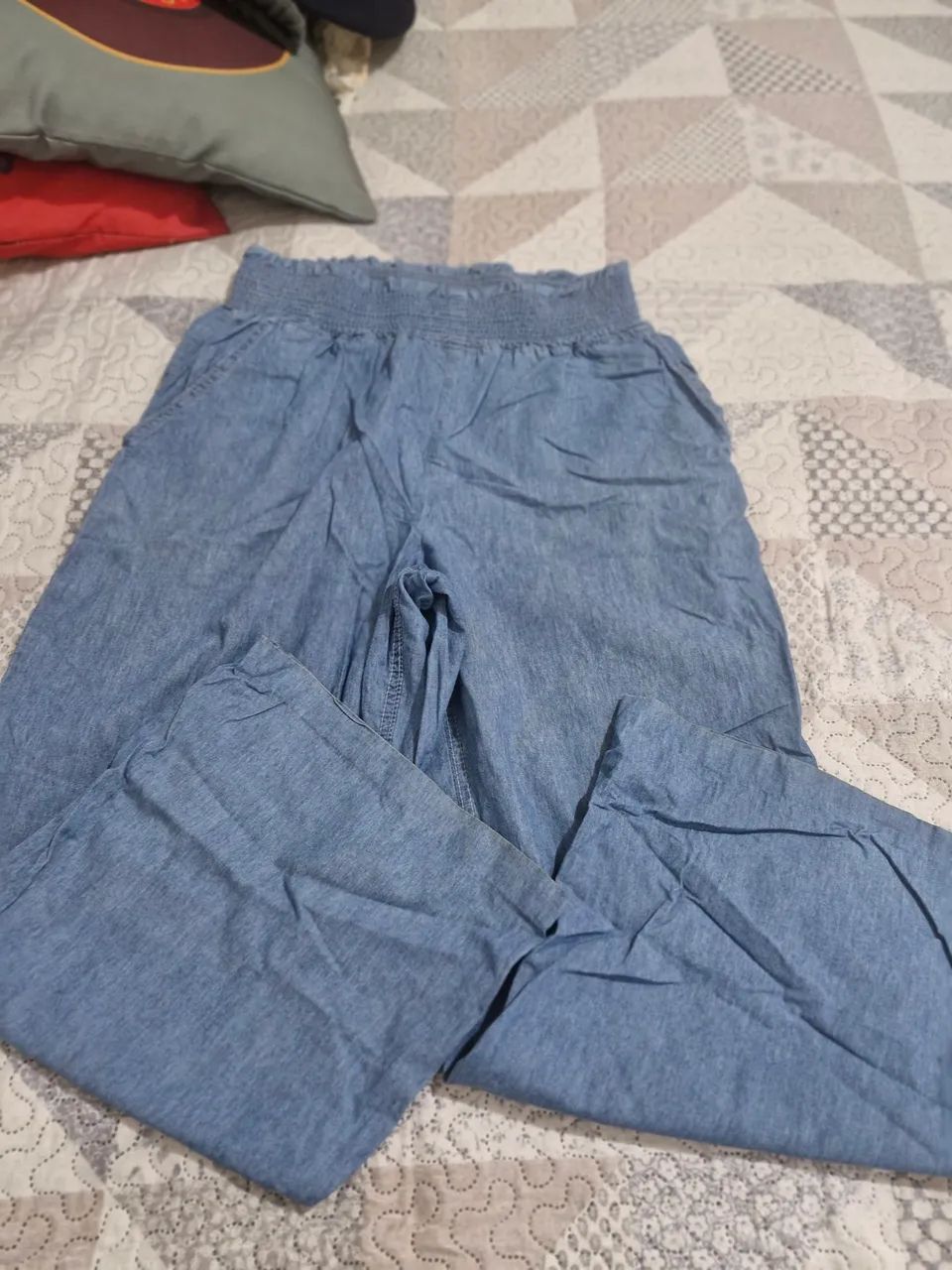 Calça de elástico 