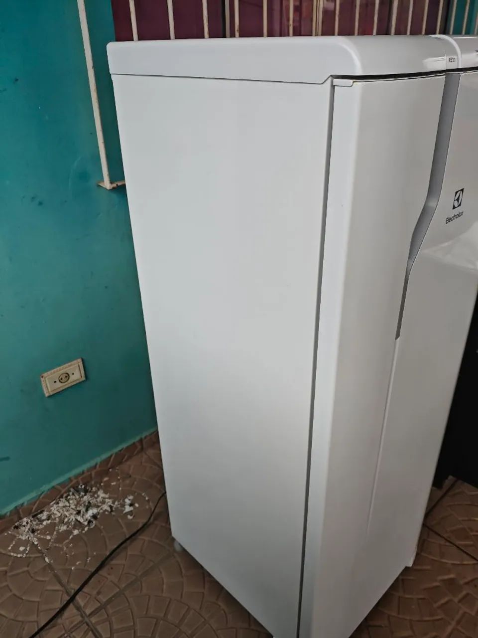 Geladeira Electrolux RE31 semi-nova  - Foto 5