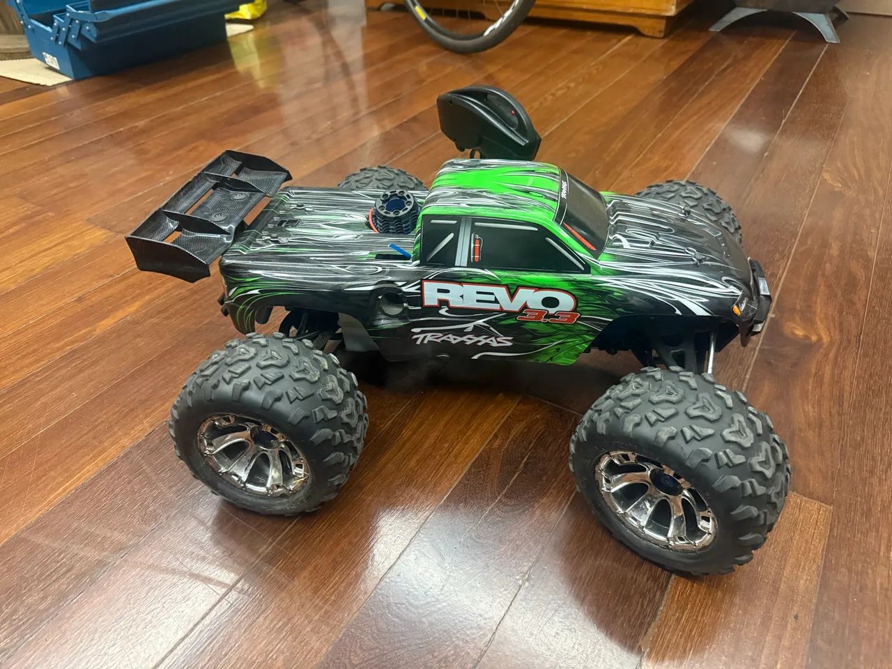 Traxxas Revo 3.3 - Foto 4