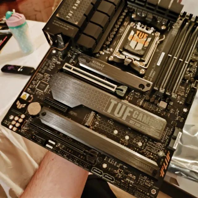 Kit Am5 Ryzen 7 7800X3D + 32GB Corsair + Placa Mãe X670E- Plus - Foto 3