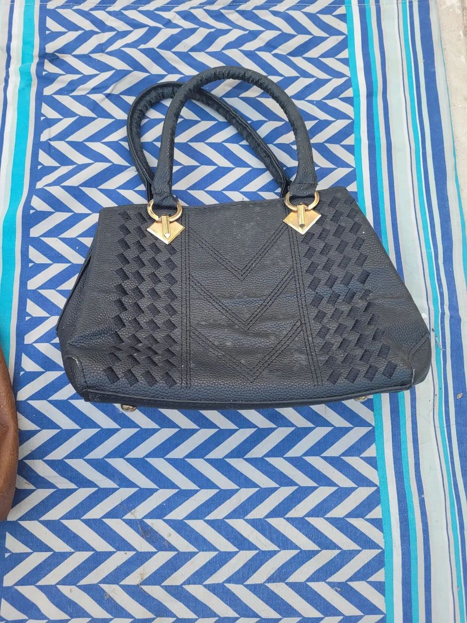 Duas Bolsas Femininas - Marrom e Preta, Ótimo Estado - Foto 3