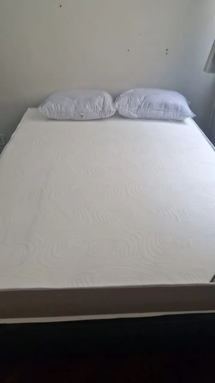 Vendo cama box com baú seminovo 