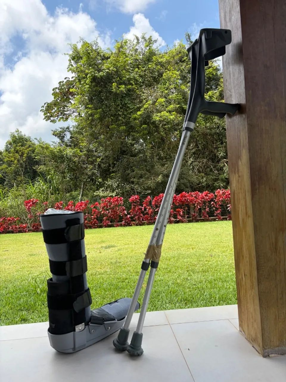 Bota Robofoot Achilles Kit G + Muletas Mercur
