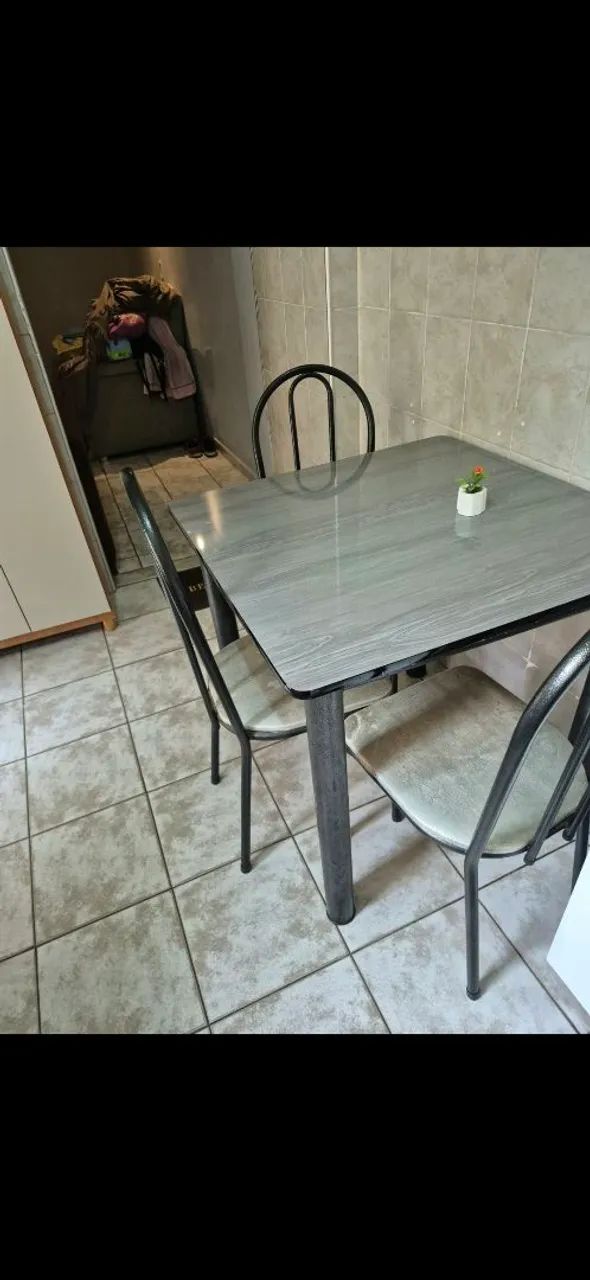 Mesa com cadeiras  - Foto 2