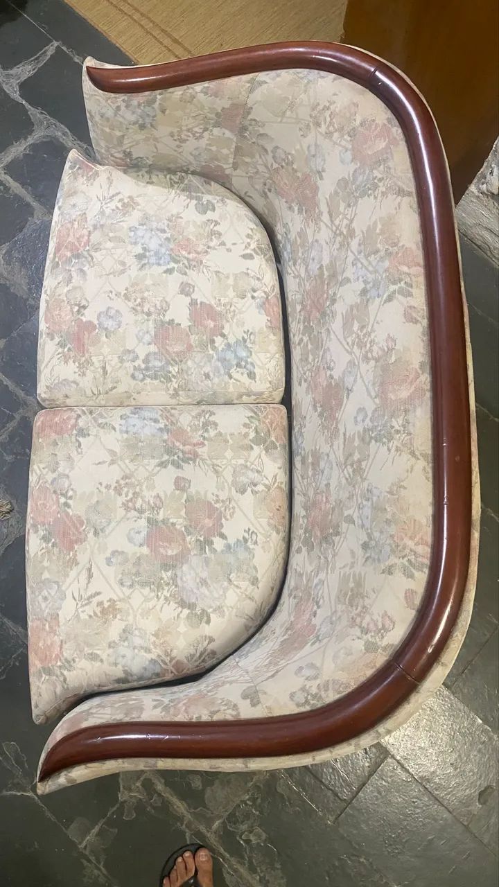 Sofá retrô e oval dois lugares