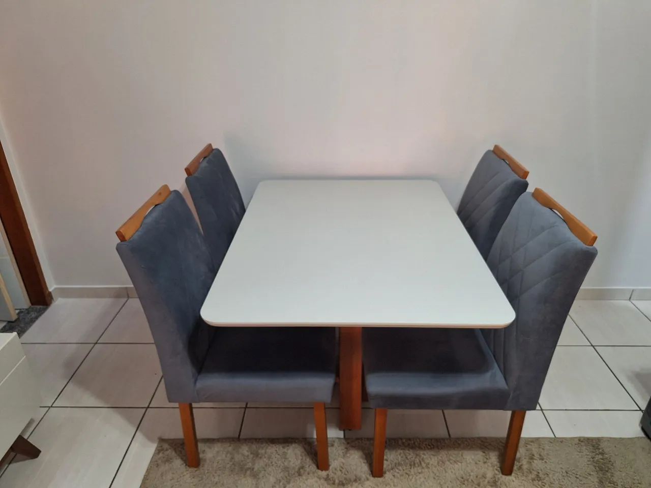 Mesa de jantar impecável 