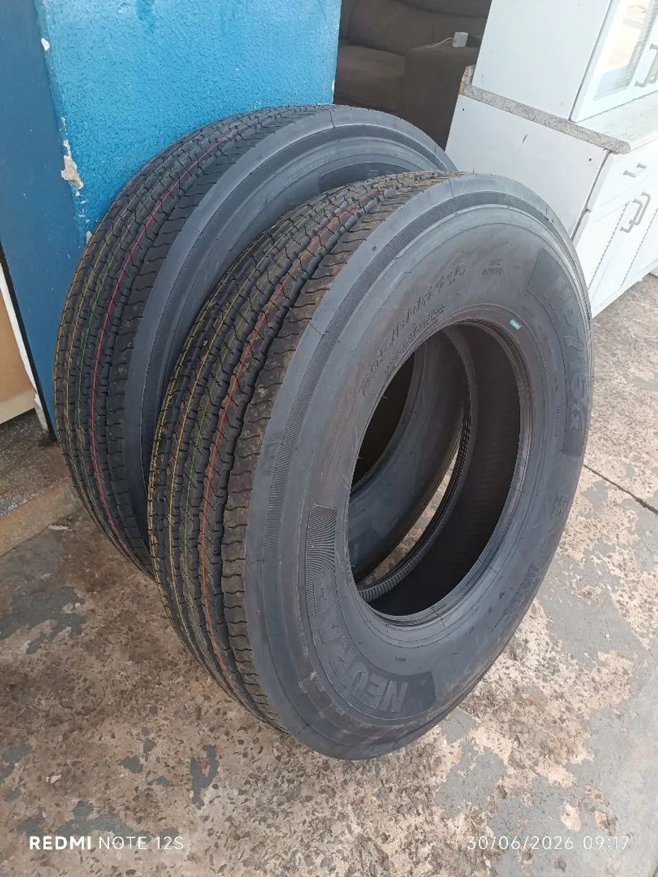 2 pneus novos Neupar 295/80R22.5 - Foto 3