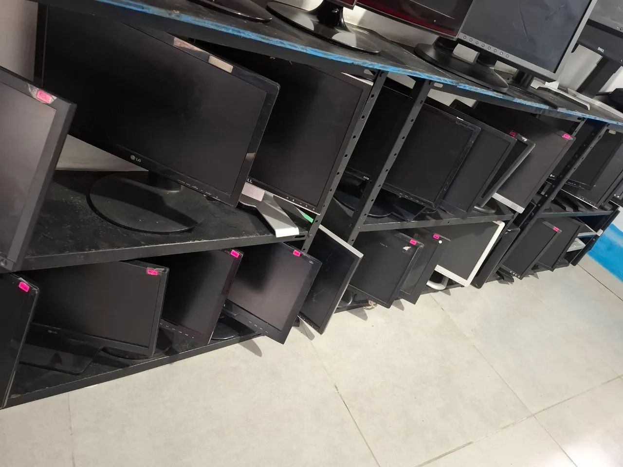 Monitores diversas marca tamanho '15 , 20 ' quebra galho