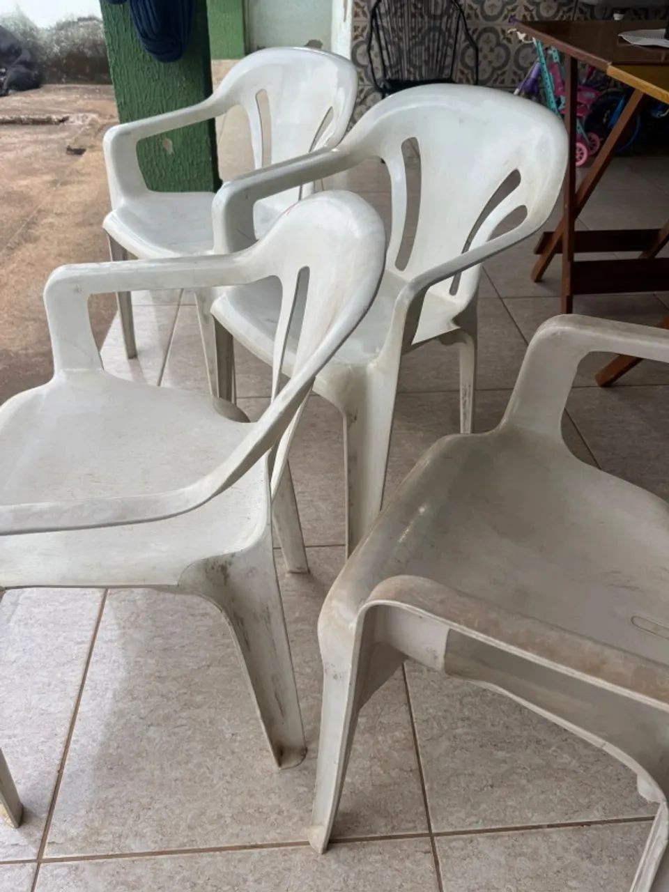 CADEIRAS DE PLASTICO
