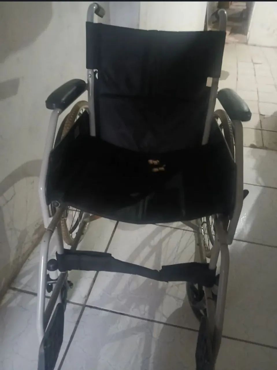 Vende-se  cadeira de rodas