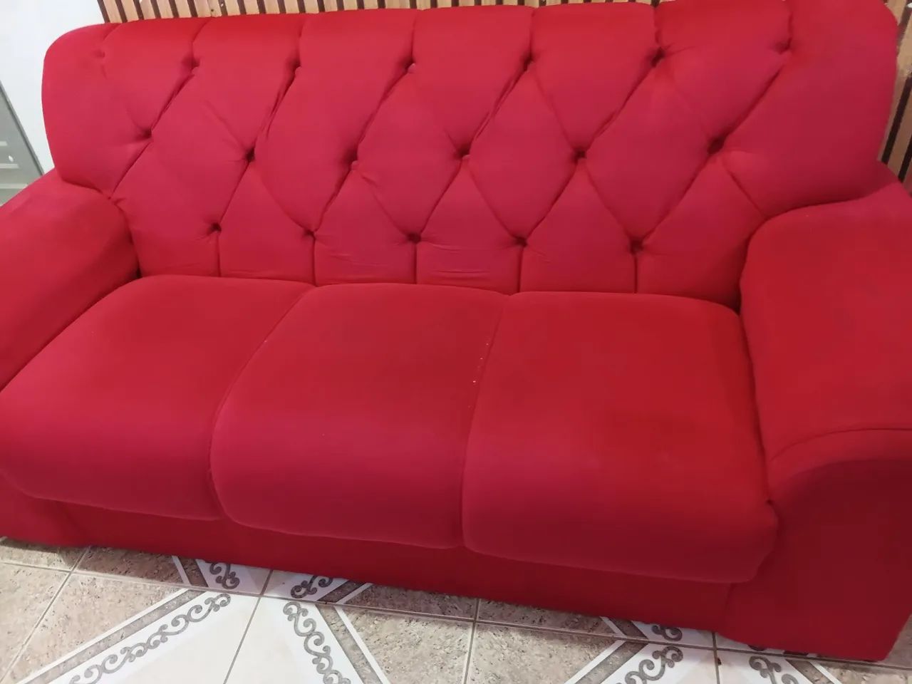 Um sofa di 3 lugares
