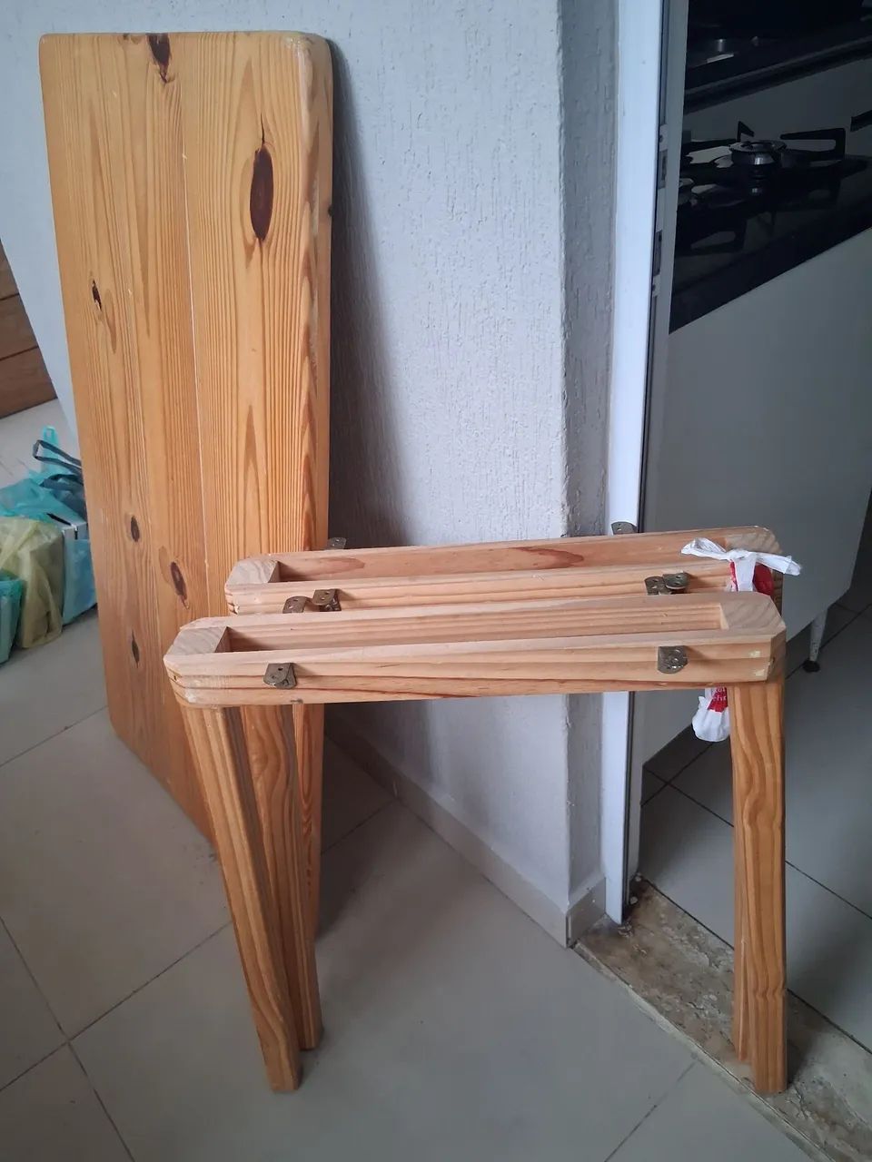 Mesa de madeira maciça 1,20 X 0,70 ( NOVA ) - Foto 4