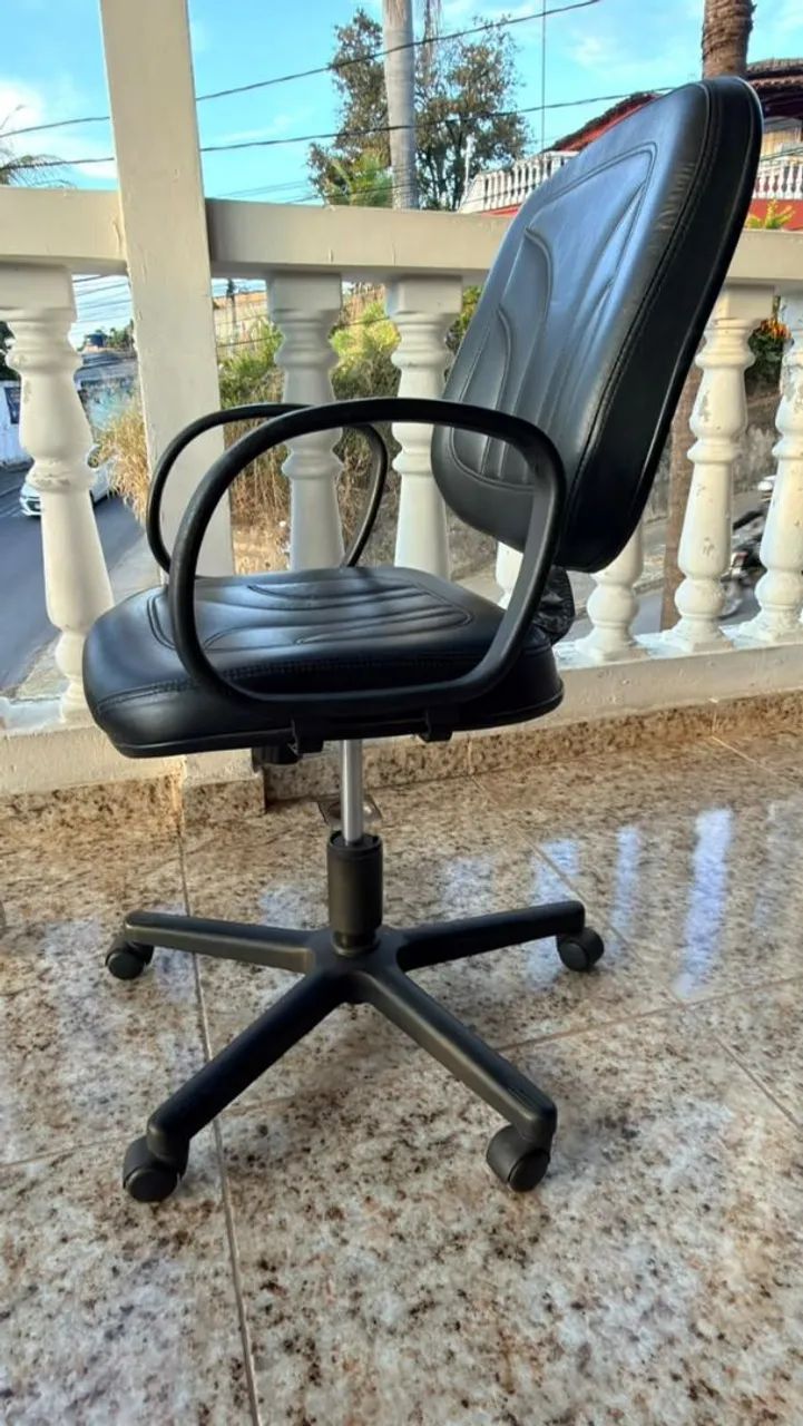 VENDO MESAS E CADEIRAS DE ESCRITORIO