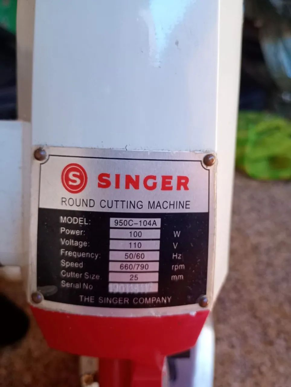 Máquina para cortar o tecido Singer 950c - Foto 4