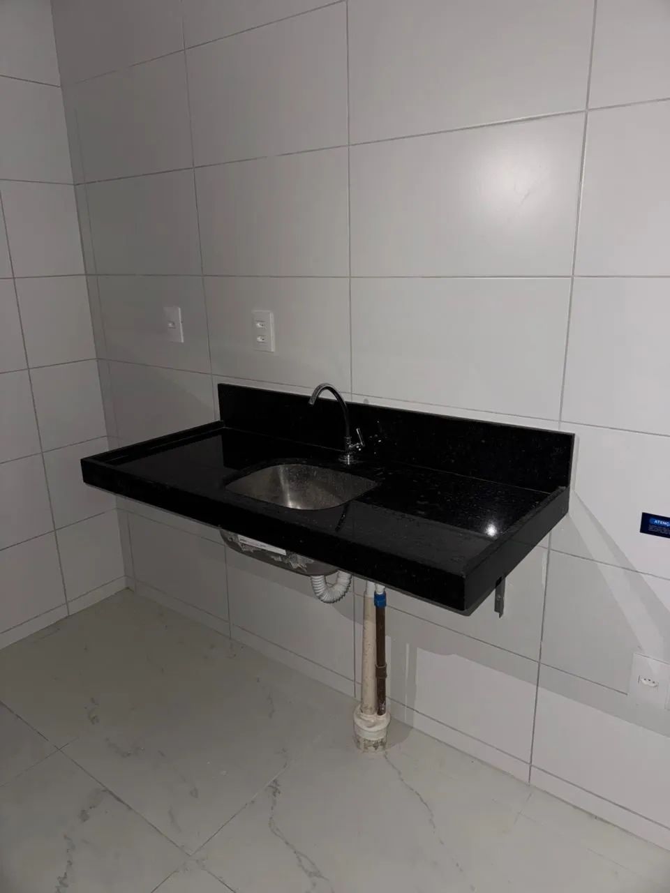 Pia em granito com cuba inox - Foto 2