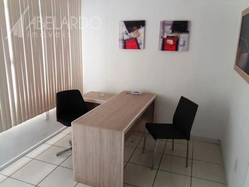 Sala comercial semi-mobiliada com 14,67 m2 de área aproximada, com piso cerâmico, com lumi